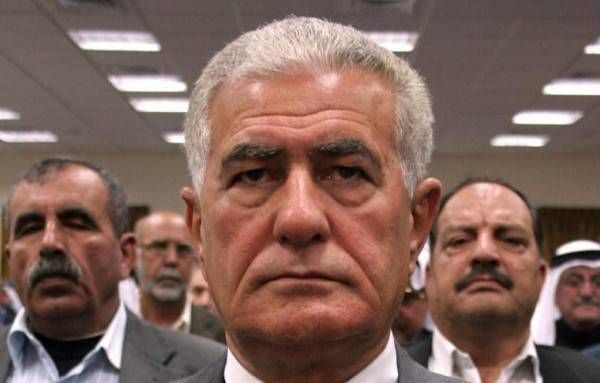 الرئاسة هاجمته وتبرأّت من تصريحاته .. عباس زكي يرد : يُشرفني أن أمثل نفسي !