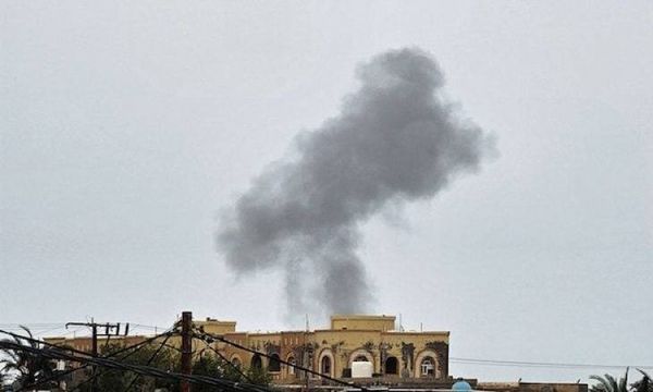 الدفاع اليمنية: قصف حوثي يلحق أضرارًا كبيرة بمنازل في تعز