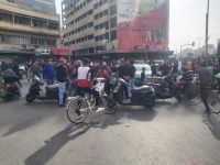 بالصور والفيديو- هكذا يبدو مشهد الاحتجاجات وقطع الطرقات في لبنان