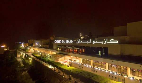 وقفة احتجاجية وخلافات بين الموظفين.. ماذا يجري في كازينو لبنان؟