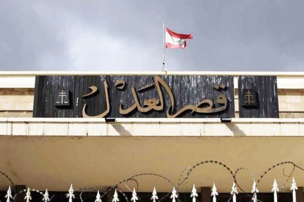 عون حسم الخلاف حول التشكيلات القضائية: توقيع القضاة العشرة أو لن أوقّع!
اجتماع "العدل" احتوى التباينات... والتشكيلات بـ “الإجماع" وشملت 60 قاضياً