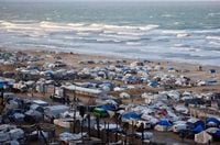 إصابة 5 صيادين فلسطينيين برصاص البحرية الإسرائيلية قبالة غزة