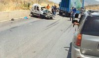حادث سير مروع.. شاحنة تجتاح 14 سيارة في النبطية!