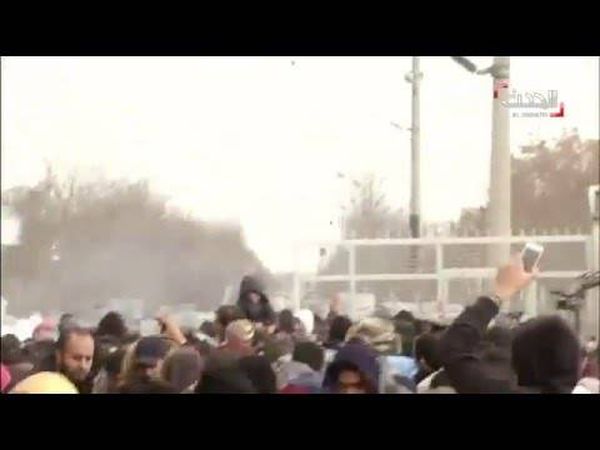 فيديو مؤثر- طفل سوري يستنجد بمراسلة  للعثور على عائلته