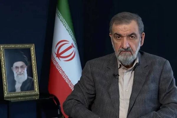 أمين المجلس الأعلى للأمن القومي الإيراني محسن رضائي: إذا استمرت الحرب الاقتصادية لن تُصدر قطرة نفط لا عبر مضيق هرمز ولا أي مكان بالخليج