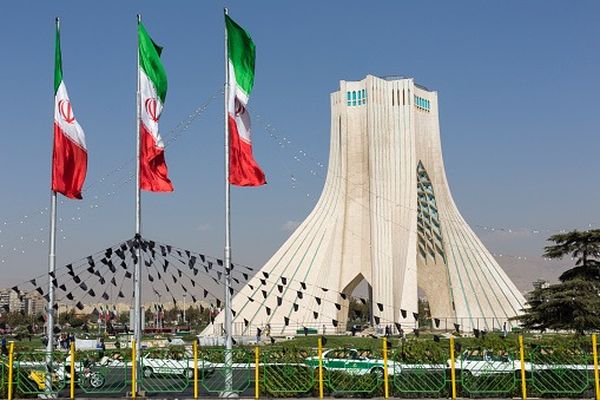 إيران: مضيق هرمز مغلق ولن يُفتح إلا بترتيبات إيرانية