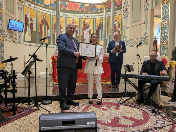 شهادة تقدير دولية لكريستا ماريا أبو عقل من الفيدرالية العالمية للسلام (Universal Peace Federation)