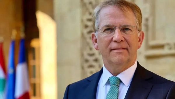 من مستشار لماكرون إلى سفير في لبنان... من هو باتريك دوريل؟