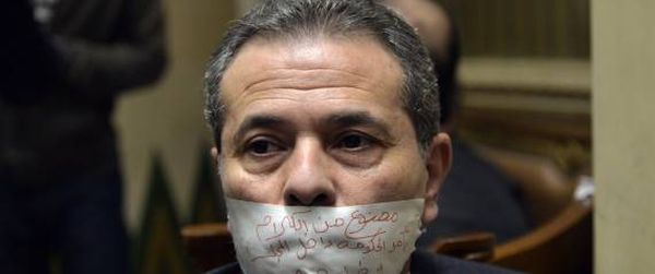 توفيق عكاشة المثير للجدل.. من مذيع بالتلفزيون المصري حتى فصله من البرلمان