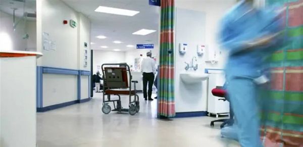 نُقِلَ فوراً إلى المستشفى... تعرّض فنان قدير لأزمة قلبيّة وهذا ما كشفه مصدر مُقرّب منه