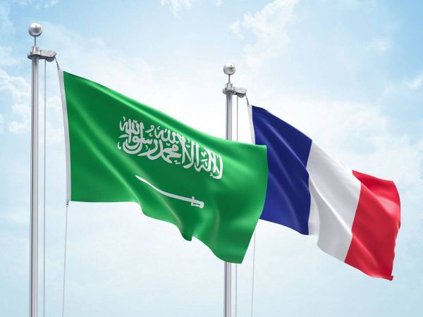 هل تنجح  باريس في اخراج السعوديين من المنطقة الرمادية؟