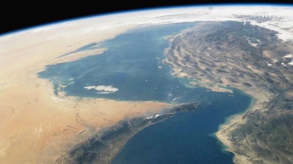 وكالة "فارس" عن مصادر: تعاملت القوات المسلحة الإيرانية في الليلتين مع سفن كانت تعتزم العبور عبر مسارات غير مصرح بها في مضيق هرمز