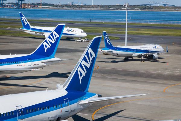 شركة "ANA" اليابانية للطيران تستعد لطرح أسهم بـ3.2 مليار دولار
الطرح يستهدف تحسين المركز المالي وسط تفشي كورونا
سداد الديون طويلة الأجل وشراء طائرات بوينغ 787 لتحسين العرض حسب الطلب وتقليل الآثار البيئية السلبية