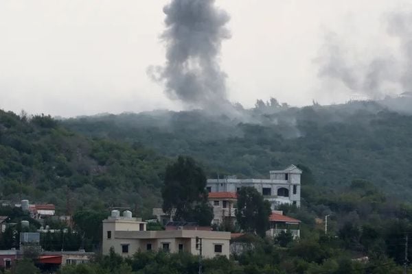 قصف مدفعي إسرائيلي استهدف أطراف بلدة رشاف ومحيط بلدتي حداثا وحاريص في جنوب لبنان.