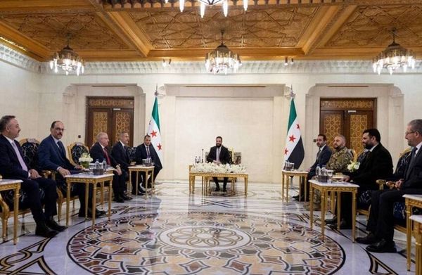 الشرع يلتقي الوفد التركي رفيع المستوى في دمشق