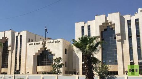 تبسيط إجراءات ترخيص الأسلحة وإجازات السوق للسوريين داخل البلاد وخارجها