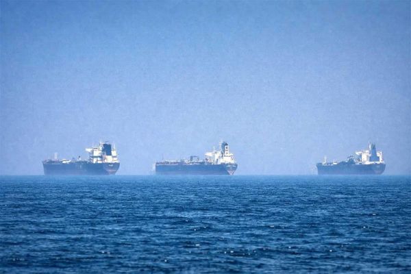 بعد محادثات بناءة.. سفينة ماليزية تعبر هرمز