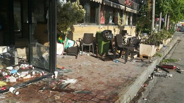 بالصور- بعد اشكال أمس...تكسير محل ابراهيم الفران في صيدا القديمة