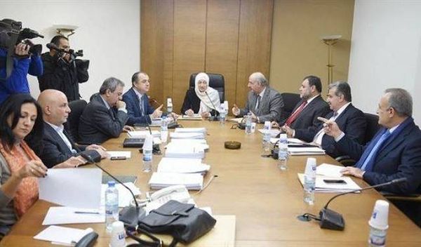 لجنة التربية تقرّ بتعيين جميع الناجحين لوظيفة أستاذ ثانوي