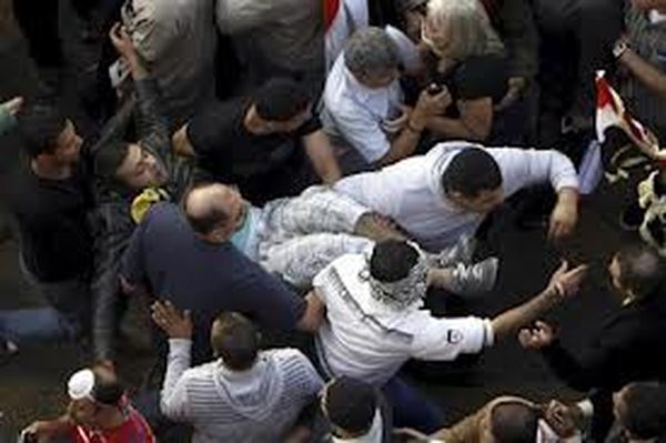 اشتباكات بالحجارة والمولوتف بين الإخوان والأهالي في المنوفية في مصر