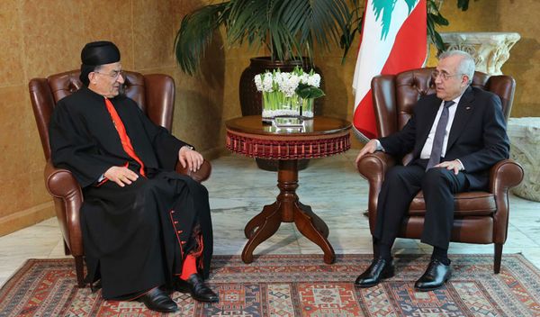 عمرو موسى التقى المسؤولين وحذر من الاشهر القادمة والاوضاع الصعبة ...
الراعي يدعم سليمان : الرئاسة مثل الارزة كلما هوجمت زادت قوة ...
اجتماع الدفاع والداخلية وقصف على البقاع وعكار ومداهمات في «تعمير صيدا»