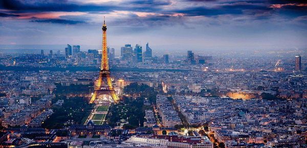 "النبيذ الفرنسي" يشعل صراع ترامب مع أوروبا.. وتوسك يتوعد