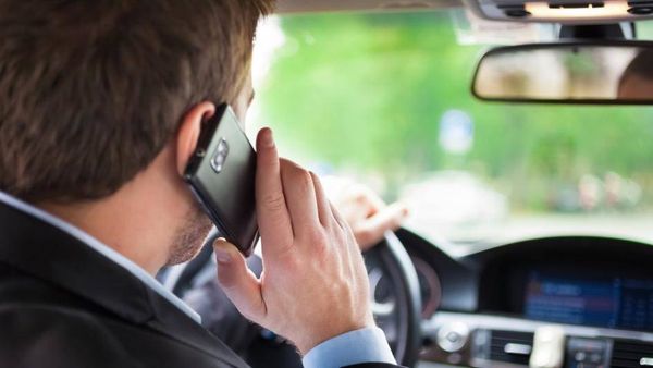 الهواتف تتحوّل إلى مقذوفات أثناء القيادة !