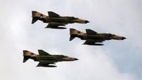 إيران تعلن موافقة قطر على لقاء سفيرها مع 3 طيارين "محتجزين"