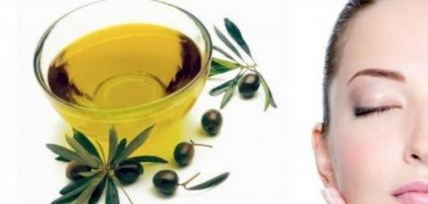هل يفتح زيت الزيتون لون البشرة؟