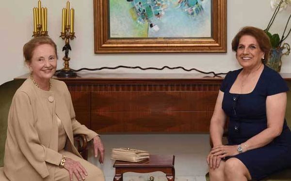 وضعت مع حاصباني لمساتها لإطلاق حملة التوعية ضدّ سرطان الثدي
السيّدة الأولى عرضت ومُستشارة رئيس فرسان مالطا نشاط المنظمة