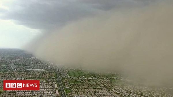 Large dust storm hits central Arizona