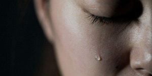 لماذا نشعر بالراحة بعد البكاء ؟