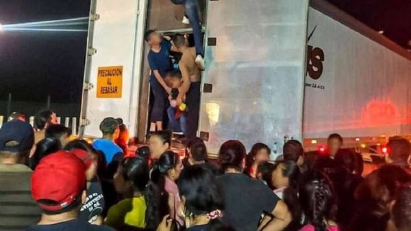 العثور على 350 مهاجرا يعانون من الجفاف في شاحنة بالمكسيك