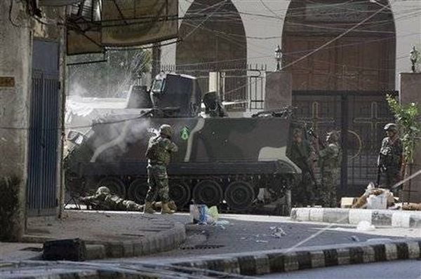 تحطيم واجهات محلات تجارية في طرابلس و السبب..!!
