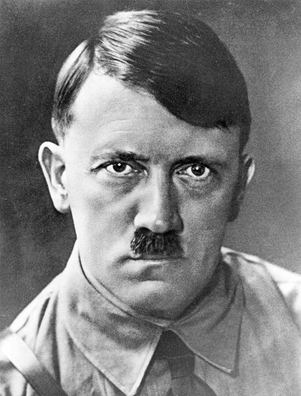 هل كان هتلر يعمل لصالح الماسونيين؟
