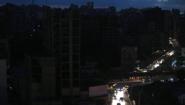 بسبب نفاد المازوت... العتمة الشاملة تلفّ صيدا