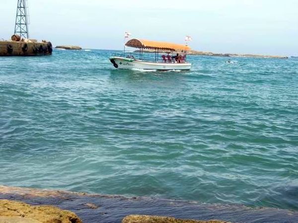 ما حصل على شاطئ صيدا مخيف.. هكذا نجا الصيّاد وليد من الغرق