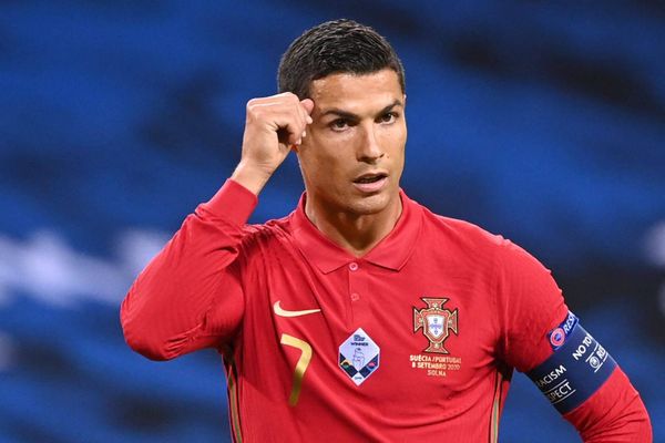 لماذا يرفض الجميع التعاقد مع رونالدو؟