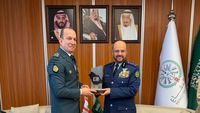 بحثا سبل التعاون في الرياض
هيكل ونظيره السعودي شدّدا
على ضرورة دعم المؤسسة العسكريّة
