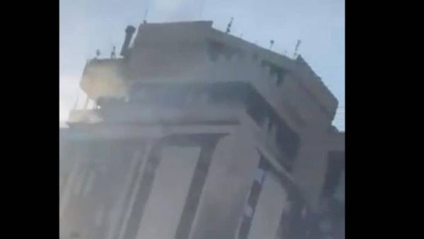 أثناء مؤتمر صحافي رسمي... مسيّرة تستهدف مبنى محافظة حلب