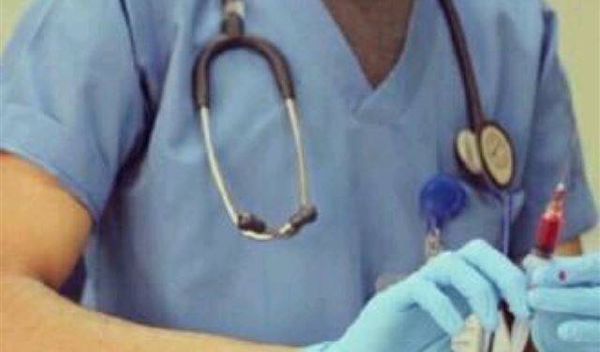 طبيب طوارئ تسبب خطأً في وفاة حامل وجنينها في دبي