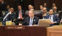 الرئيس عون عاد إلى بيروت بعد أن ترأس وفد لبنان الى القمة العربية