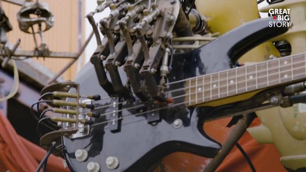 فرقة "بانك" تتكون من الروبوتات.. هل تستمع إلى موسيقاهم؟