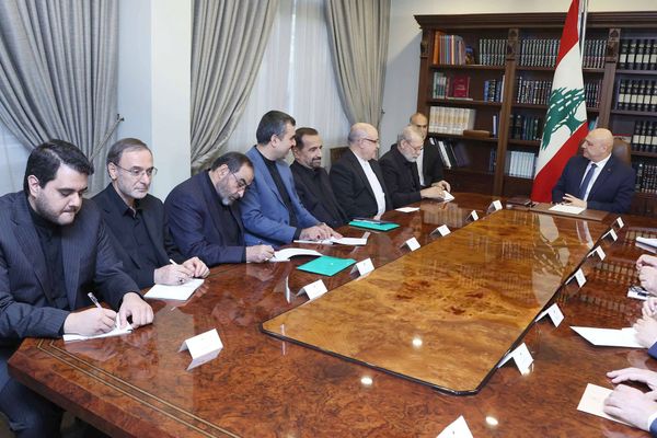 هل هدف زيارة الموفدين لبيروت منع الانفجار؟
المخاوف تتصاعد من مشاريع تغيّر وجه لبنان السياسي