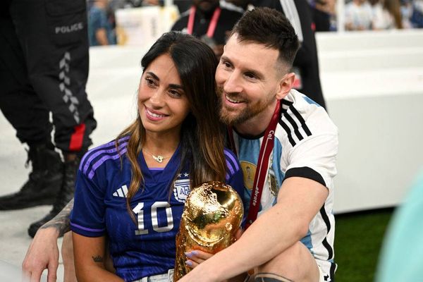 رسالة مؤثرة من أنتونيلا لميسي بعد إنجازه التاريخي أمام النمسا