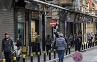 دولار السوق الموازية يتراجع بشكل طفيف.. فكم سجل سعره ظهر اليوم؟