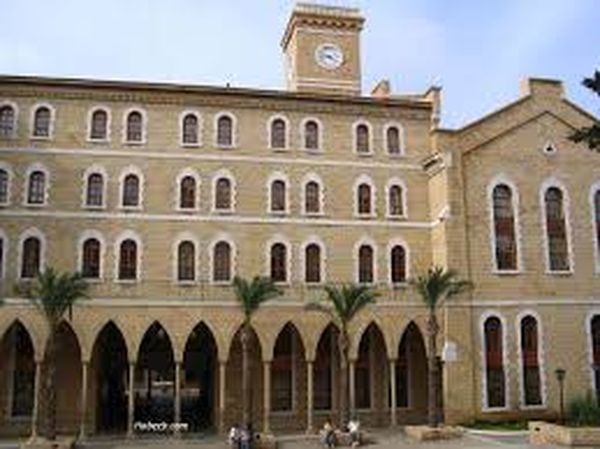 افتتاح معرض للفنان الراحل قرم في الجامعة الأميركية