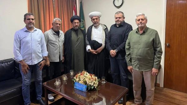 وفد من حزب الله يزور مفتي صيدا مهنئًا بالتجديد له