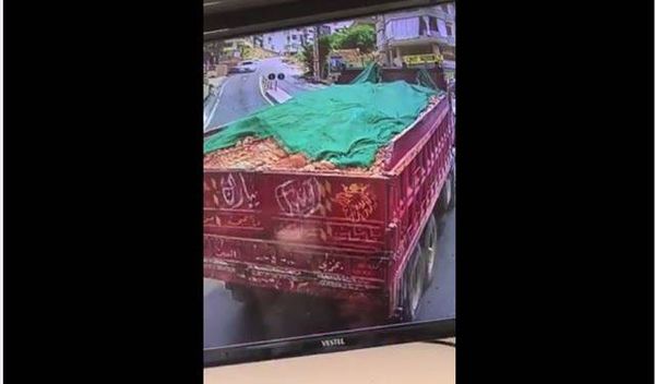 بالفيديو.. بمشهد يخطف الانفاس "العناية الإلهية" أنقذتها!