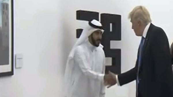 ماذا قال ترامب لهذا الفنان السعودي عندما صافحه؟